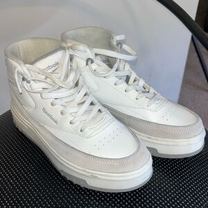 Reebok Leather/Suede
Good condition 
See all pics